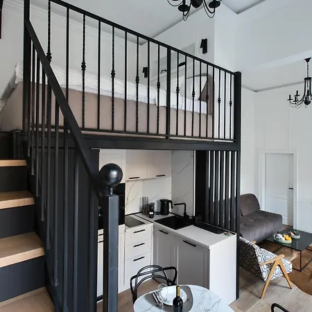 Avc Apartment *