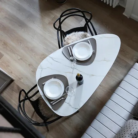 Avc Apartment *